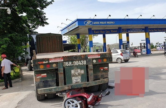 Tin tức tai nạn giao thông mới nhất hôm nay 14/7/2019: Tài xế lùi xe đầu kéo cán chết người ở Thanh Hóa