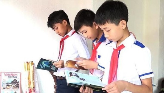 Cặp vợ chồng lập thư viện miễn phí cho học sinh miền núi