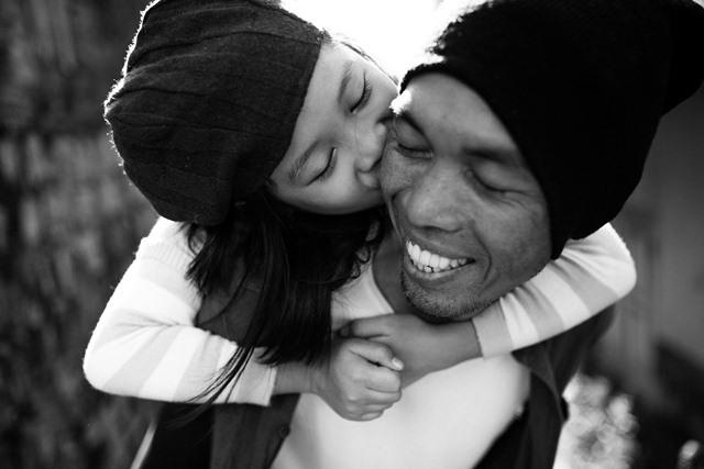 Bố đơn thân nhói lòng khi con hỏi: “Mai mốt ba lấy vợ, con ở một mình à