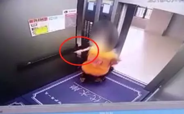 Nam thanh niên ship đồ ăn ngông cuồng