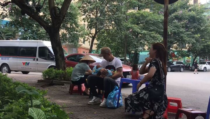 Lộ clip hot của phim Về nhà đi con: Dũng nhận là bố của Cu Bon