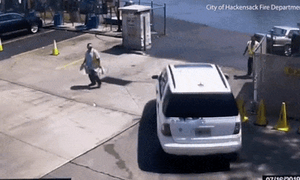 Ô tô lao thẳng xuống sông do tài xế bất cẩn đạp nhầm chân ga