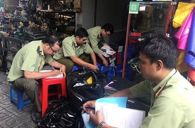 Đồng loạt kiểm tra chợ Bến Thành, Sài Gòn Square, thu giữ hàng ngàn sản phẩm nhái, giả