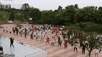 Xôn xao clip học sinh tập thể dục trên nền nhạc