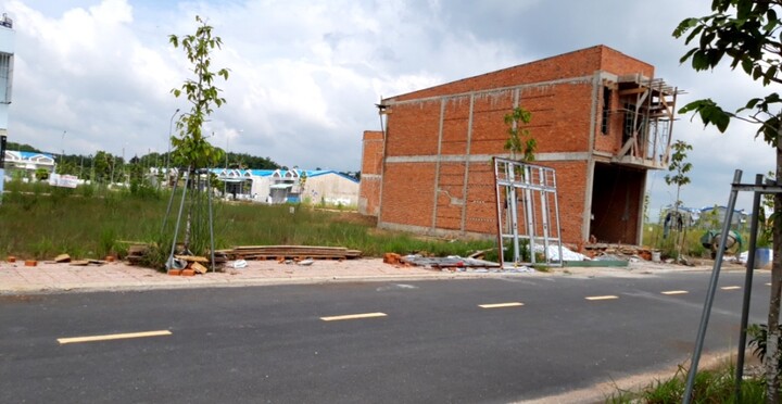 Bình Dương: Dân hoang mang khi phát hiện chủ đầu tư bán đất công cho mình (bài 1)