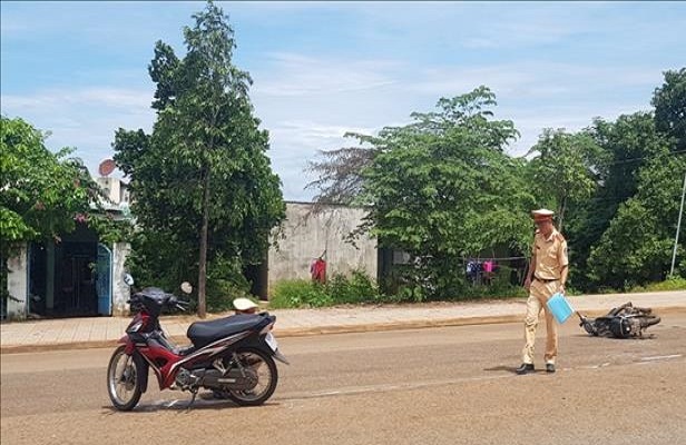 Tin tức tai nạn giao thông mới nhất hôm nay 25/7/2019: Tông xe máy vào ô tô, nam thanh niên tử vong tại chỗ