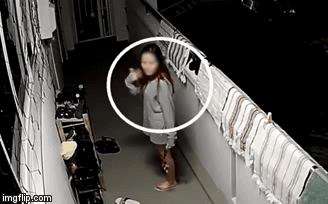 Video: Nữ đạo chích trộm giày ở phòng trọ “muối mặt” khi phát hiện camera chĩa thẳng mặt
