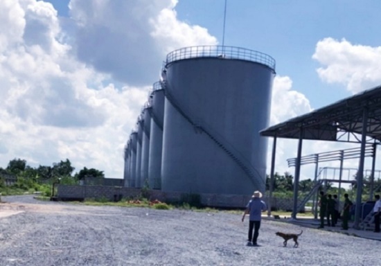 Bắt giam một giám đốc lừa đảo gia đình bị can trong vụ làm xăng giả của 