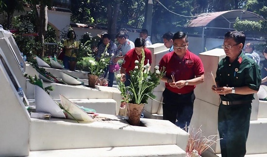 Lãnh đạo Hà Tĩnh lên tiếng về gói thầu lễ thắp hương thờ cúng Liệt sĩ gần 5 tỷ đồng