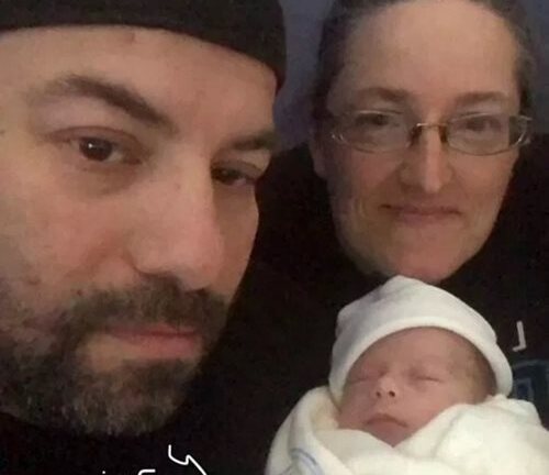 Người phụ nữ bất ngờ sinh con trai kháu khỉnh sau một ngày biết mình mang thai 