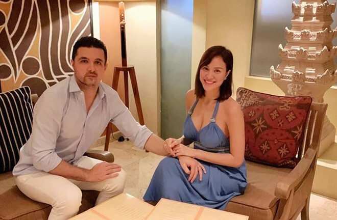 MC Phương Mai bất ngờ đăng ảnh khoe bụng bầu hơn 5 tháng