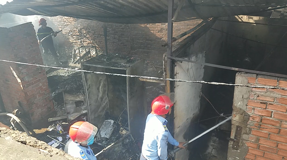 TP. HCM: Dãy nhà trọ bốc cháy dữ dội vào sáng sớm, nhiều tài sản bị thiêu rụi