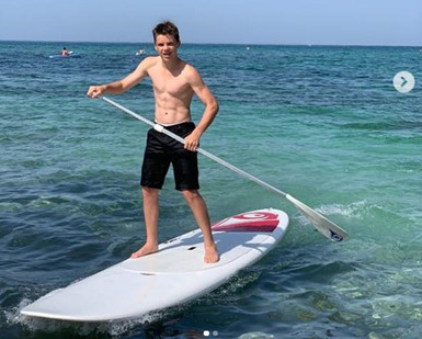 Con trai David Beckham 'khoe' thân hình 6 múi đầy nam tính