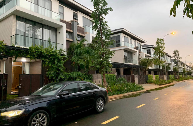 Ai bán biệt thự triệu USD cho Hồ Ngọc Hà?