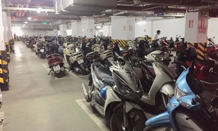 Dân chung cư TP.HCM chi nửa tỷ mua suất đỗ xe, dự án cần bao nhiêu tầng hầm mới đủ?