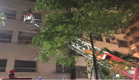 Trèo ban công sang phòng cháu, bà nội rơi từ tầng 16 xuống tử vong