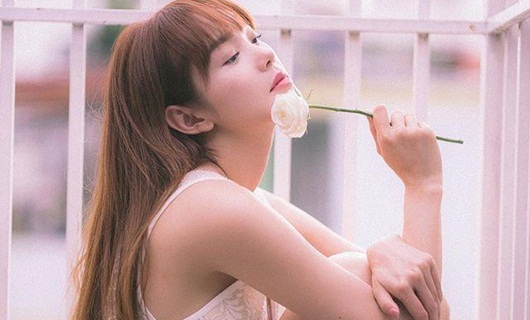 Minh Hằng khoe nét thanh xuân ở tuổi 32 khiến fan trầm trồ khen ngợi