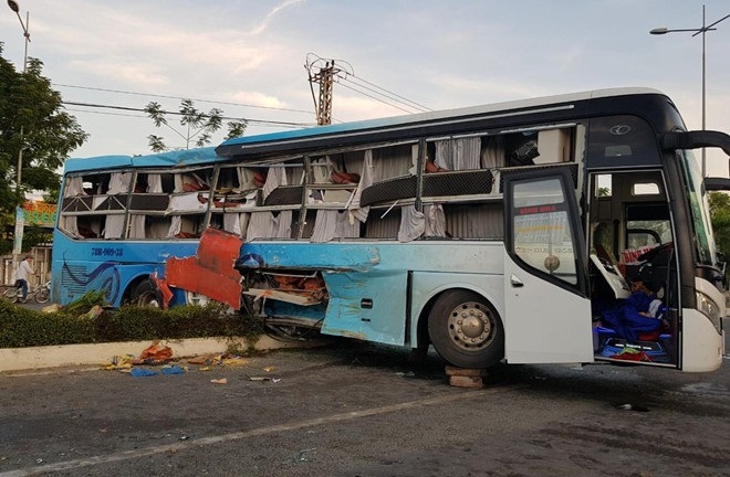 Khánh Hòa: Hai xe khách tông nhau khiến một người tử vong, hàng chục người bị thương