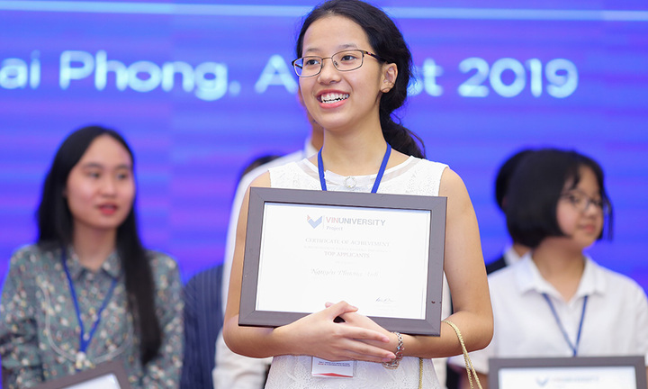 Nữ sinh Hà Nội giành giải nhất cuộc thi viết luận bằng tiếng Anh Write4Change 