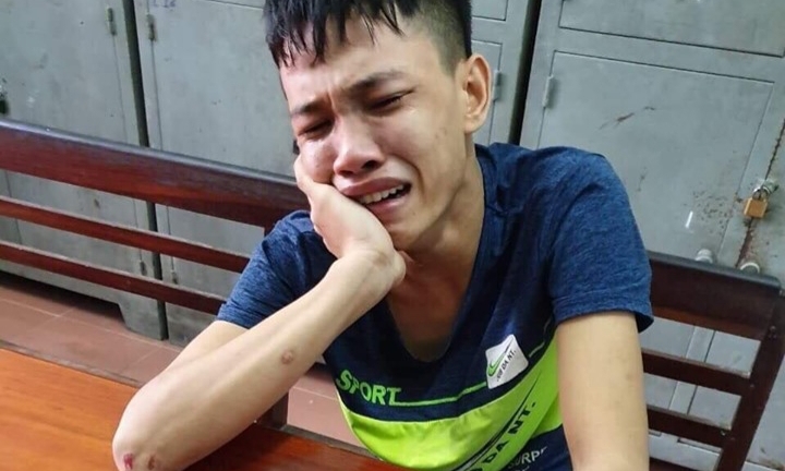 10X bật khóc nức nở khi bị bắt cùng 7 viên ma túy