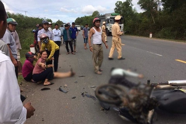 Tin tức tai nạn giao thông mới nhất hôm nay 25/8/2019: Hai xe máy đối đầu, 2 người thương vong