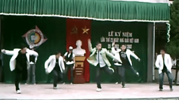 Siêu phẩm nhảy hiện đại của nhóm học sinh trên nền nhạc “Tuyết yêu thương” bất ngờ sốt trở lại