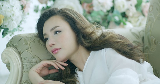 Ca sĩ Hồ Quỳnh Hương: 