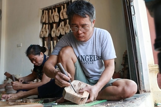 40 năm bền bỉ làm khuôn bánh trung thu, thợ mộc đã thoát nghèo