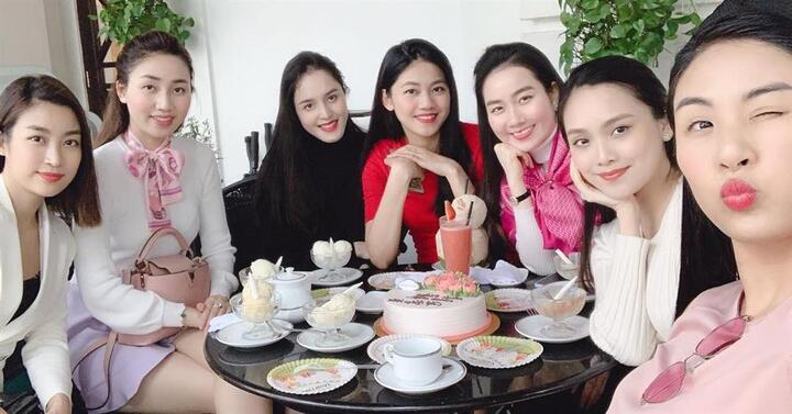 Á hậu Thanh Tú liên tục bị fan chê xuống sắc sau khi sinh con đầu lòng