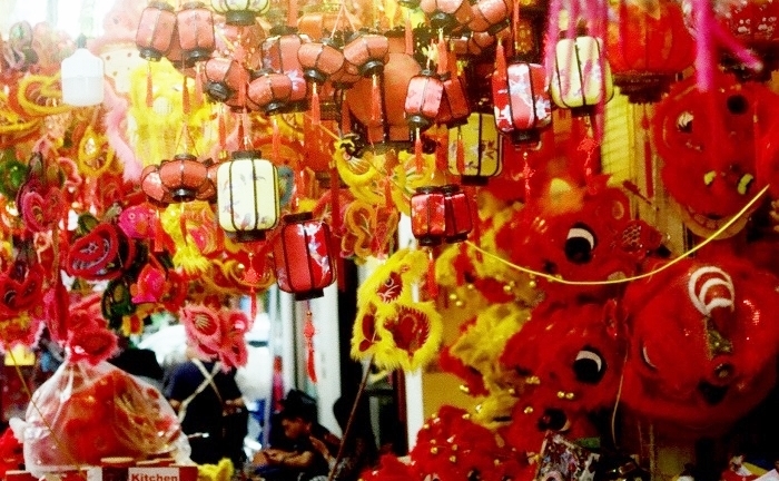 Đồ chơi truyền thống lên ngôi, phủ đỏ phố Hàng Mã trước thềm Tết Trung thu