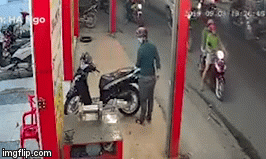 Video: Sững sờ tên trộm bẻ khóa xe SH dắt đi trong 5 giây