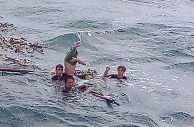 Nghe tin anh trai mất trên biển, em gái ở nhà