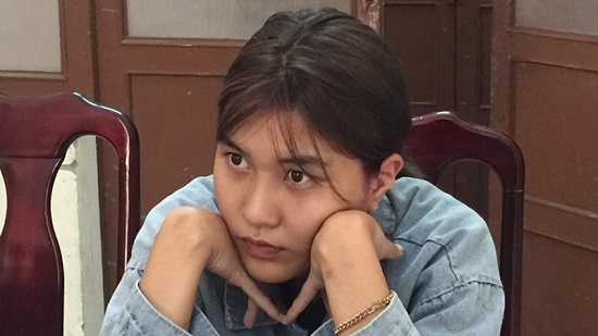 Bắt quả tang thiếu nữ 16 tuổi đang bán ma túy giúp mẹ