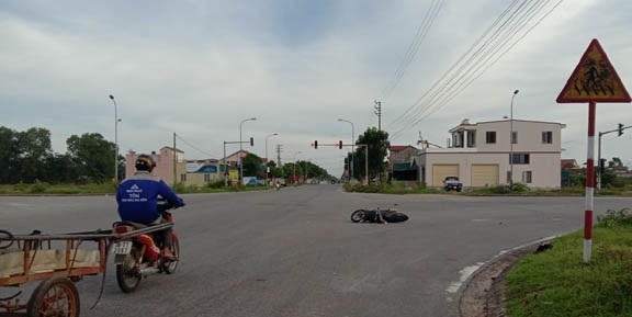 Tin tức tai nạn giao thông mới nhất hôm nay 10/9/2019: Tài xế tông cháu bé 4 tuổi rồi bỏ trốn