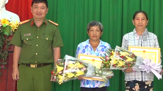 Nhặt được hàng chục triệu đồng, hai người phụ nữ trả lại cho người đánh mất