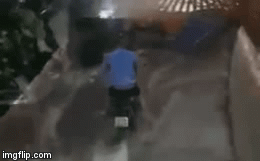 Video: Bảo vệ xắn quần,