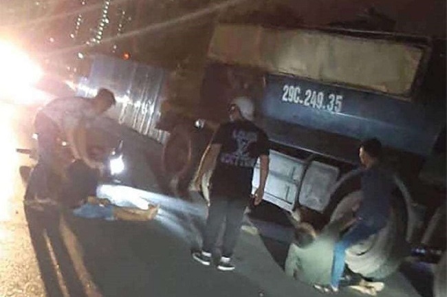 Tin tức tai nạn giao thông mới nhất hôm nay 12/9/2019: Va chạm với xe tải, hai thanh niên tử vong