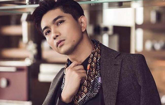 Ca sĩ Tim: Nếu không ai nắm tay thì mình sẽ tự bỏ tay vào túi kiêu hãnh bước đi