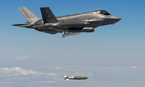 Tiết lộ nguyên do khiến Mỹ trút 36 tấn bom xuống 'đảo IS'