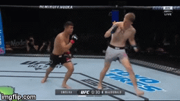 Video: Lãnh trọn cú đấm vòng cung cực mạnh của đối thủ, võ sĩ UFC biến dạng mặt