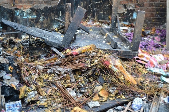 Chợ Bình Long hoang tàn sau vụ cháy kinh hoàng, nghi do đốt vàng mã