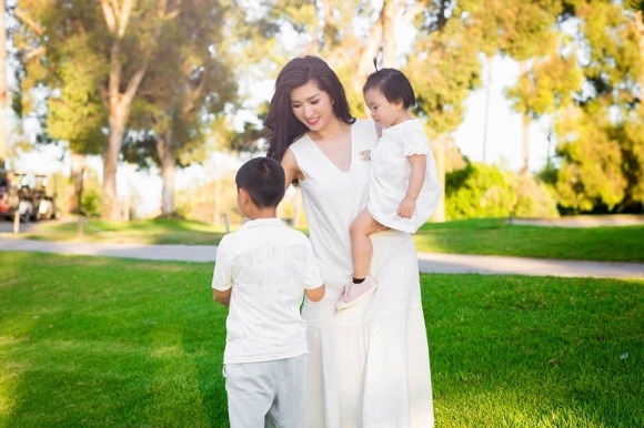 Ca sĩ Nguyễn Hồng Nhung chia tay bạn trai Việt kiều sau 4 năm chung sống