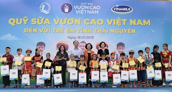 Quỹ sữa Vươn Cao Việt Nam- Nỗ lực vì sứ mệnh: “Để mọi trẻ em đều được uống sữa mỗi ngày”