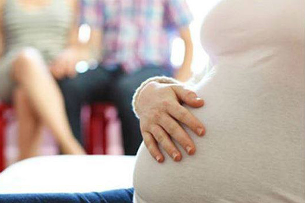 Công khai quảng cáo trên mạng dịch vụ hiến trứng, mang thai hộ...