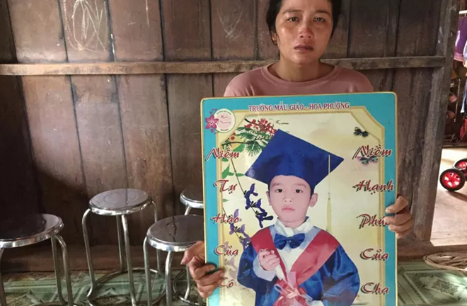 Huy động 100 người tìm kiếm bé trai mất tích khi nghịch mương nước