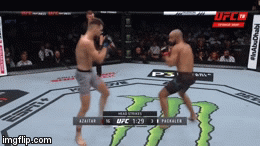 Video: Cận cảnh cú ra đòn cực mạnh của