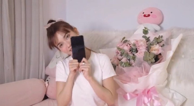 Tin tức giải trí mới nhất ngày 25/9: Bị nói vung tiền mua hàng hiệu tặng Sĩ Thanh, Huỳnh Phương đáp trả cực gắt