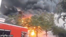 Hiện trường vụ cháy ở Hải Phòng: Siêu thị điện máy chìm trong biển lửa, huy động cả trăm cảnh sát