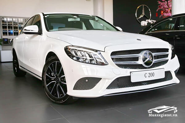 Cận cảnh xe sang Mercedes C200 cũ giá chỉ 400 triệu đồng