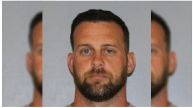 Thầy giáo bị bắt vì bị cáo buộc gửi ảnh khỏa thân cho nữ sinh 14 tuổi